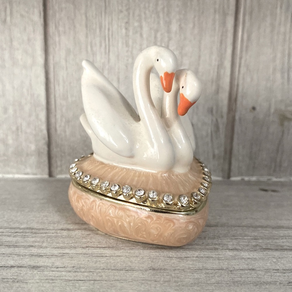 Gorgeous vintage enameled swan jewelry box
